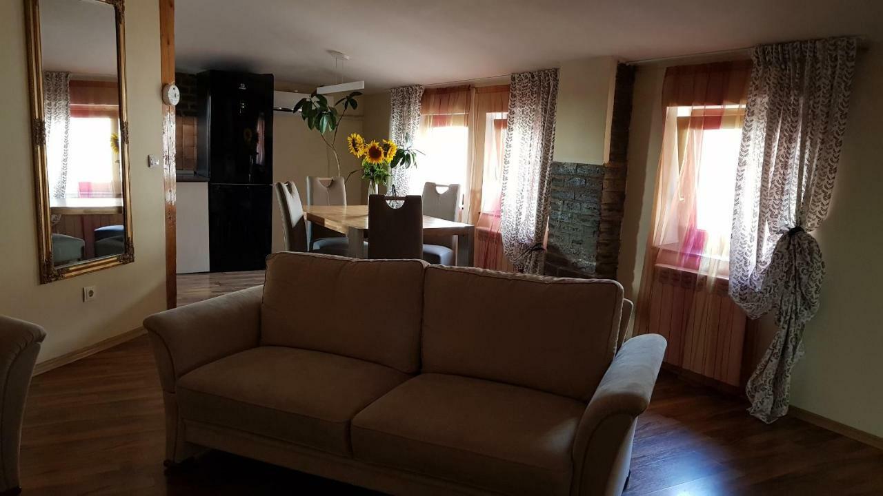 Ferienwohnung Apartament Central Oradea Exterior foto